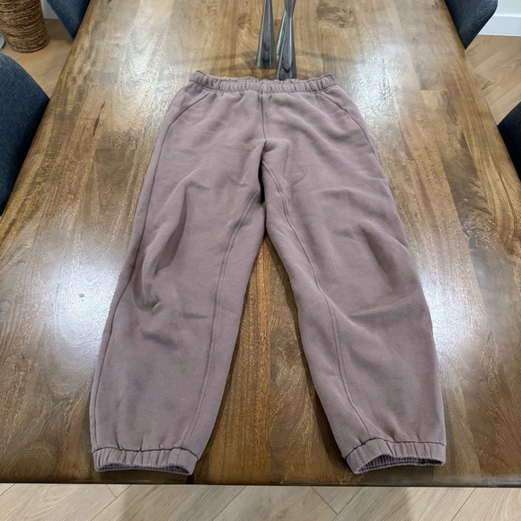 Lululemon Scuba Mid-Rise Oversized Jogger - Taupetastic - Picture 3 of 11
